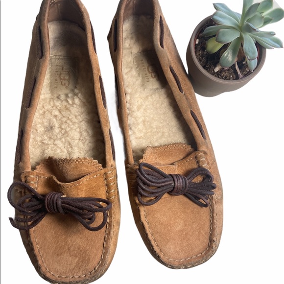 Ugg Australia Moccasins Loafers Slip size 6 women - Picture 2 of 8